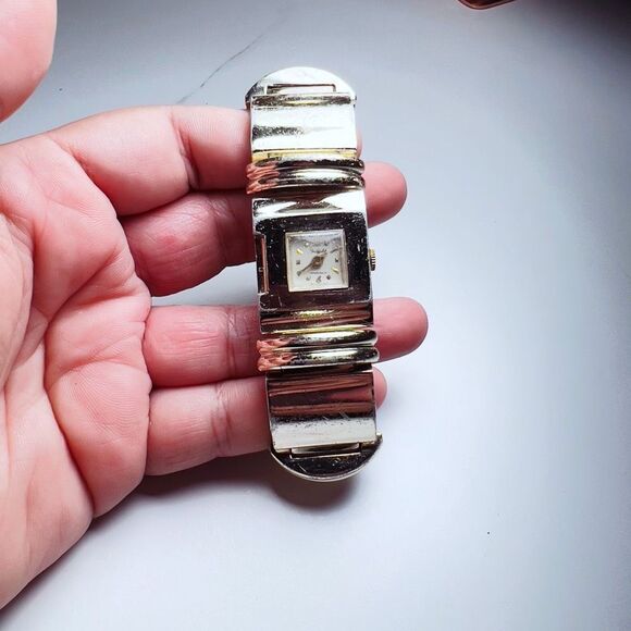 Sheffield | Women’s | Watch | One Size | Silver Thick Link Watch - Picture 2 of 7